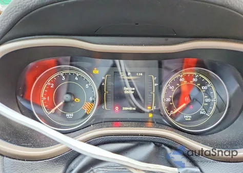 2014 Jeep Cherokee Latitude z USA, uszkodzony, nr VIN 1C4PJMCB9EW197724